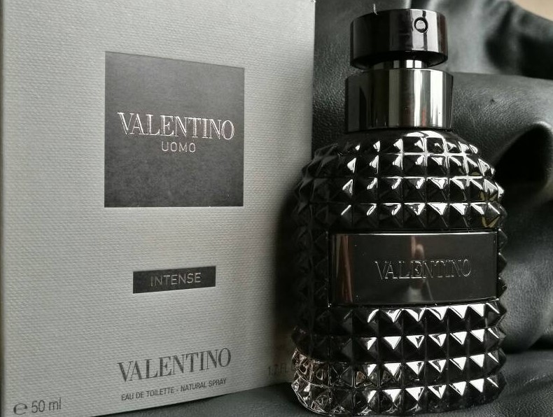 Thiết kế Nước Hoa Valentino Uomo Intense 100ml