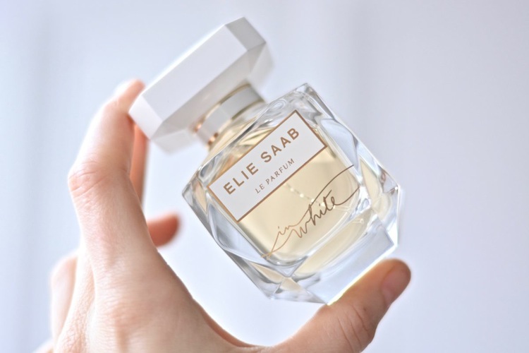 Thời gian lưu hương và độ tỏa hương của Elie Saab Le Parfum in White